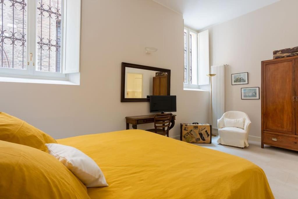 Palazzo Sabbioni Appartamento Lusso Due Camere Soggiorno Cucina Φεράρα Εξωτερικό φωτογραφία